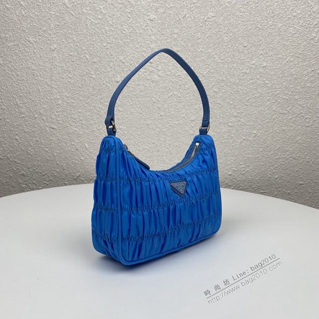 prada女包 普拉達2020專櫃最新款 1NE204 Prada nylon 皺褶Hobo手拎包 Prada復古風腋下包  pyd2302